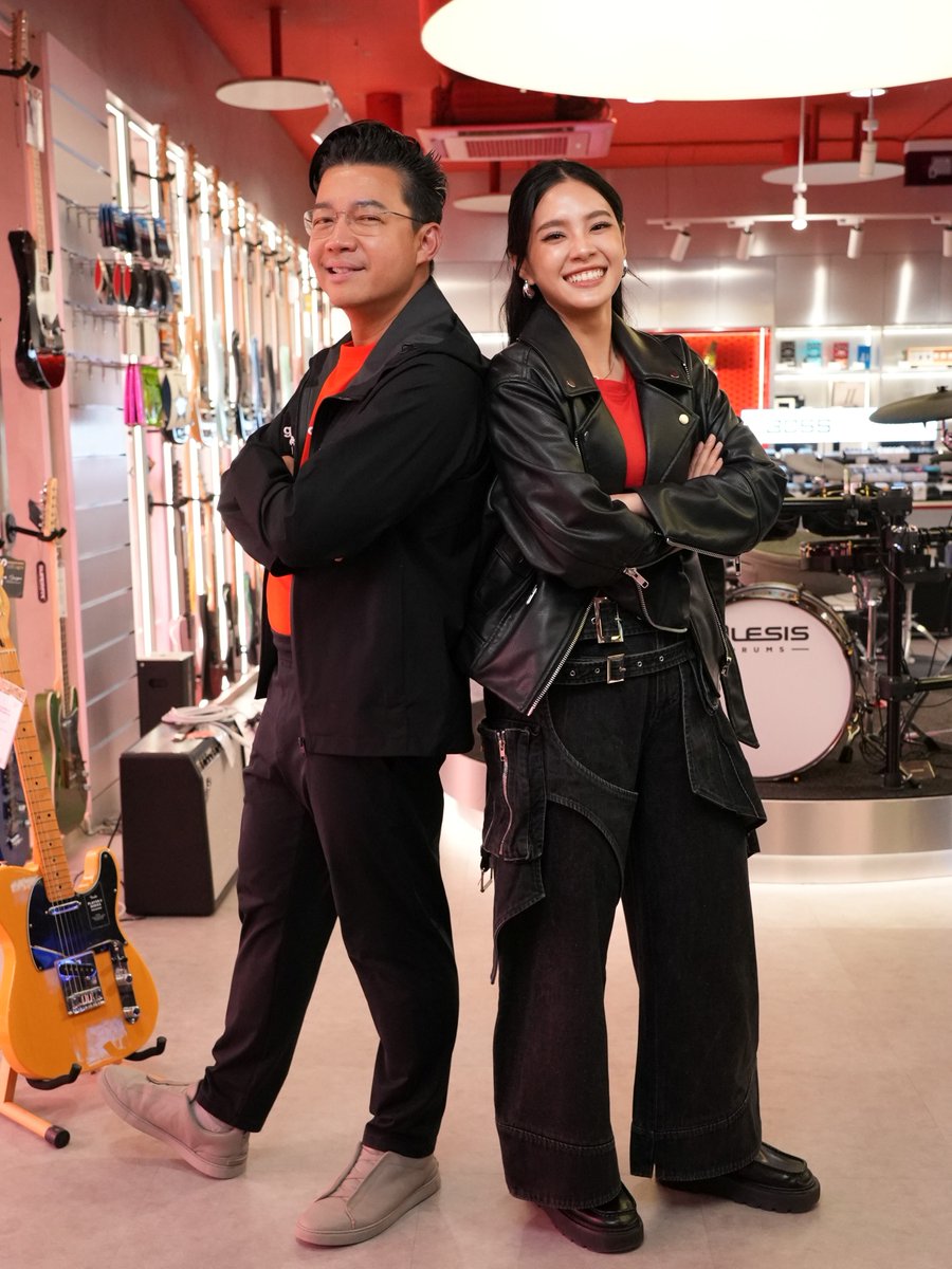 chokweekly's tweet photo. กลยุทธ์ “#จับเพลงชนเกม” Music x Game Marketing การใช้ “#เพลง” เชื่อมจิตวิญญาณ “The Heart of Gaming” ผลักดันอุตสาหกรรมเกม #gamescomasia x #ThailandGameShow2026
#โชว์ไร้ขีด #โคโลญเมสเซ่ #ออนไลน์สเตชั่น #เฌอปราง
https://t.co/LOzGcIaoMk https://t.co/g0MpTKeYlH