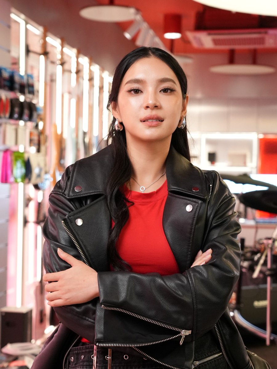 chokweekly's tweet photo. กลยุทธ์ “#จับเพลงชนเกม” Music x Game Marketing การใช้ “#เพลง” เชื่อมจิตวิญญาณ “The Heart of Gaming” ผลักดันอุตสาหกรรมเกม #gamescomasia x #ThailandGameShow2026
#โชว์ไร้ขีด #โคโลญเมสเซ่ #ออนไลน์สเตชั่น #เฌอปราง
https://t.co/LOzGcIaoMk https://t.co/g0MpTKeYlH