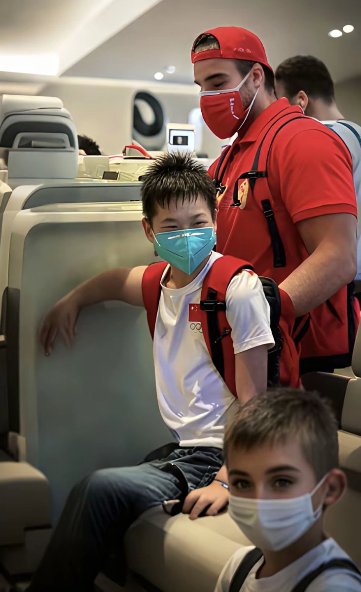 CyberPebbl7ird's tweet photo. [Just a little moment ~ the delayed cargo, the jealous guy, a cute little guy with a red nose, all making this tiny day warm!] https://t.co/SfnvyUpuMw
