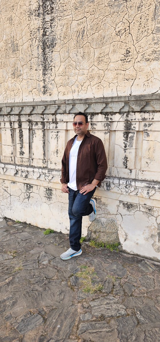 jethanandani14's tweet photo. वक्त का इंतज़ार करो मेरे भाई., आने वाला शोर बताएगा की हम खामोश क्यों थे..! https://t.co/rtn5fUYvls