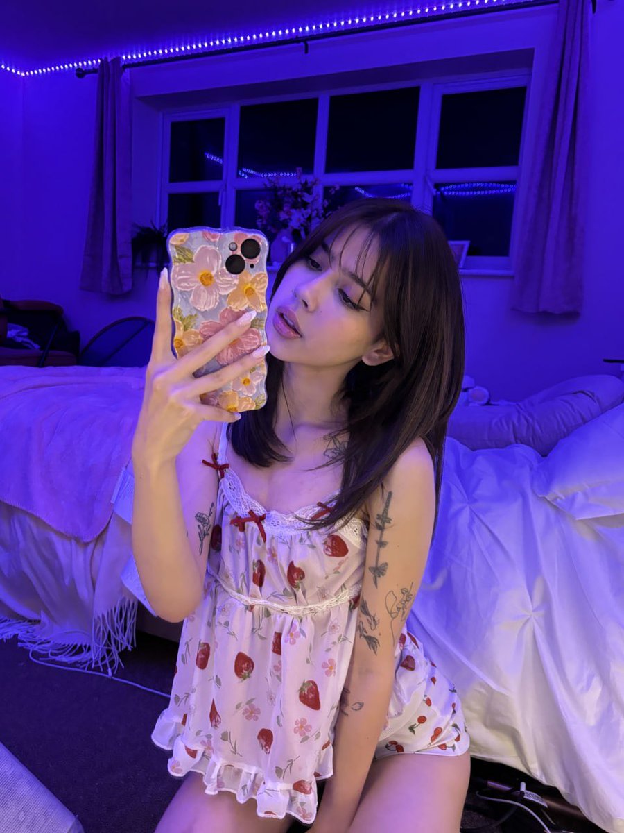 skygiovannah's tweet photo. bedtime hits different when i know u’re watching https://t.co/5iTLviIhrX