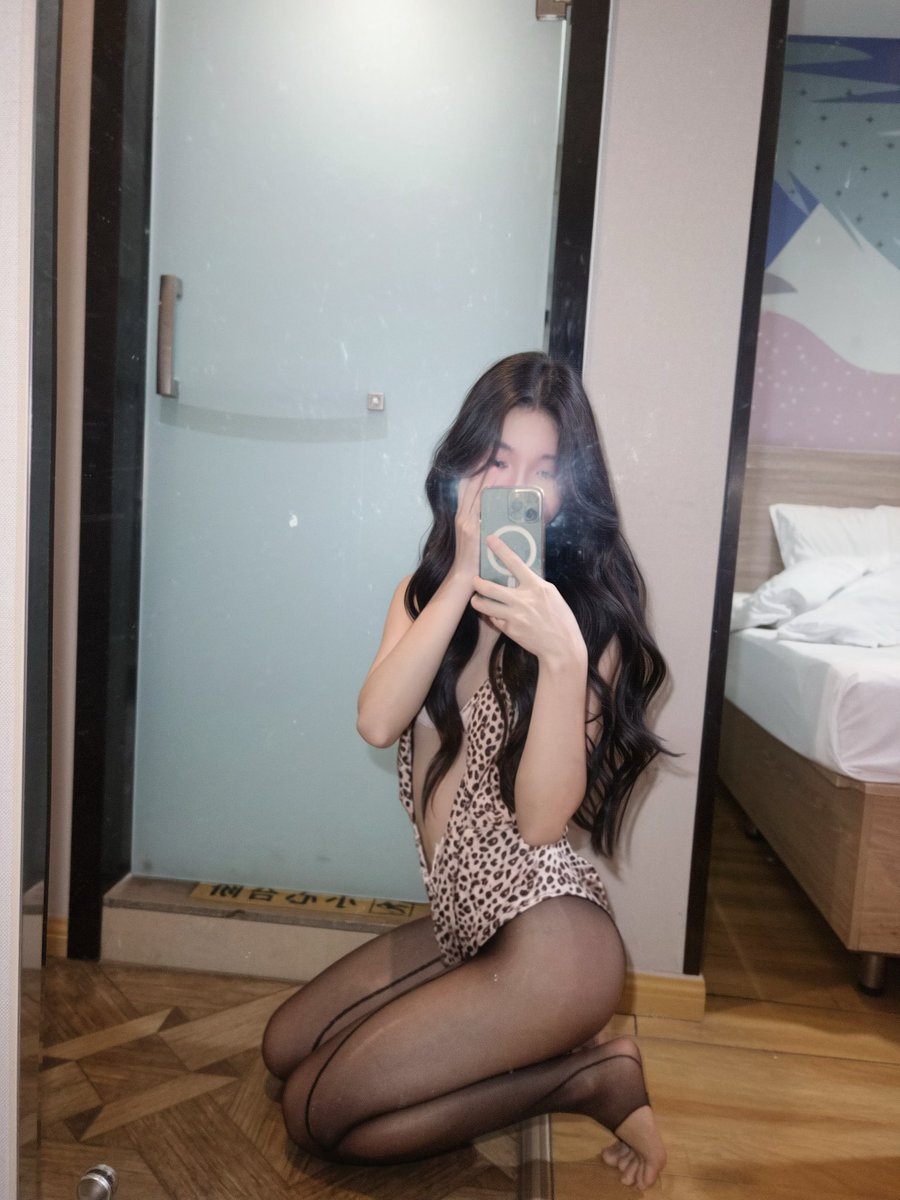wekimikek0's tweet photo. 我回来了 有人想我吗 #男�� #雌堕 #femboy #cd #伪娘母狗 #情趣内衣 #夹趾袜 #无毛翘臀 https://t.co/tYJhAhT4u4