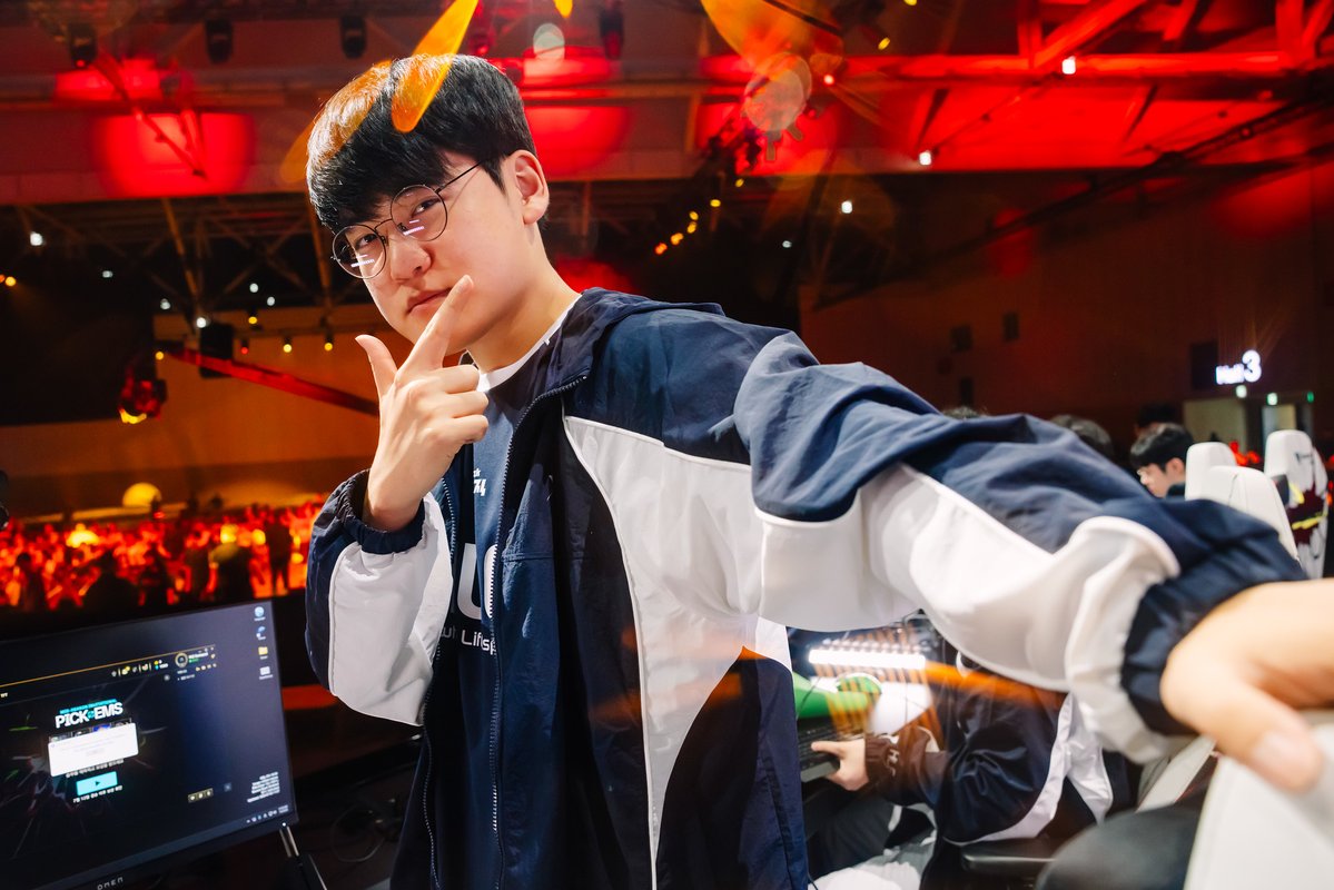 fistbump_news's tweet photo. アジア大会『LoL』韓国が金メダル―無傷の8連勝で連覇
台湾は奮戦するも及ばず銀メダルに
https://t.co/huhlYtwEVu

※画像は過去の公式国際大会のもの
#リーグオブレジェンド https://t.co/6WXuw9f2Jv