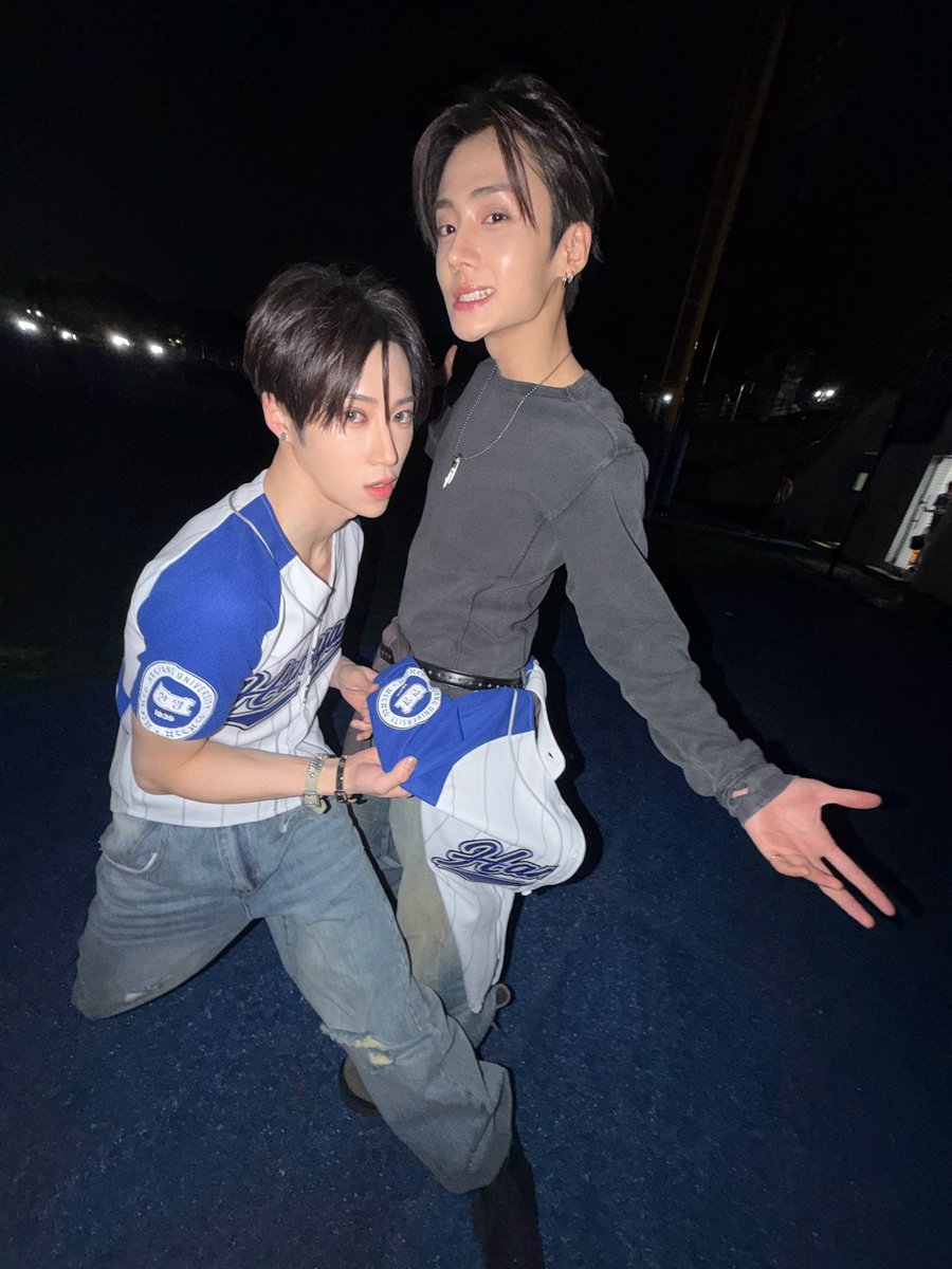 zjhdestiny's tweet photo. ROSEZ 😭💔😭💔😭💔😭💔😭💔😭💔😭💔😭💔😭💔😭💔😭💔😭💔 https://t.co/uIXrxYXg5F