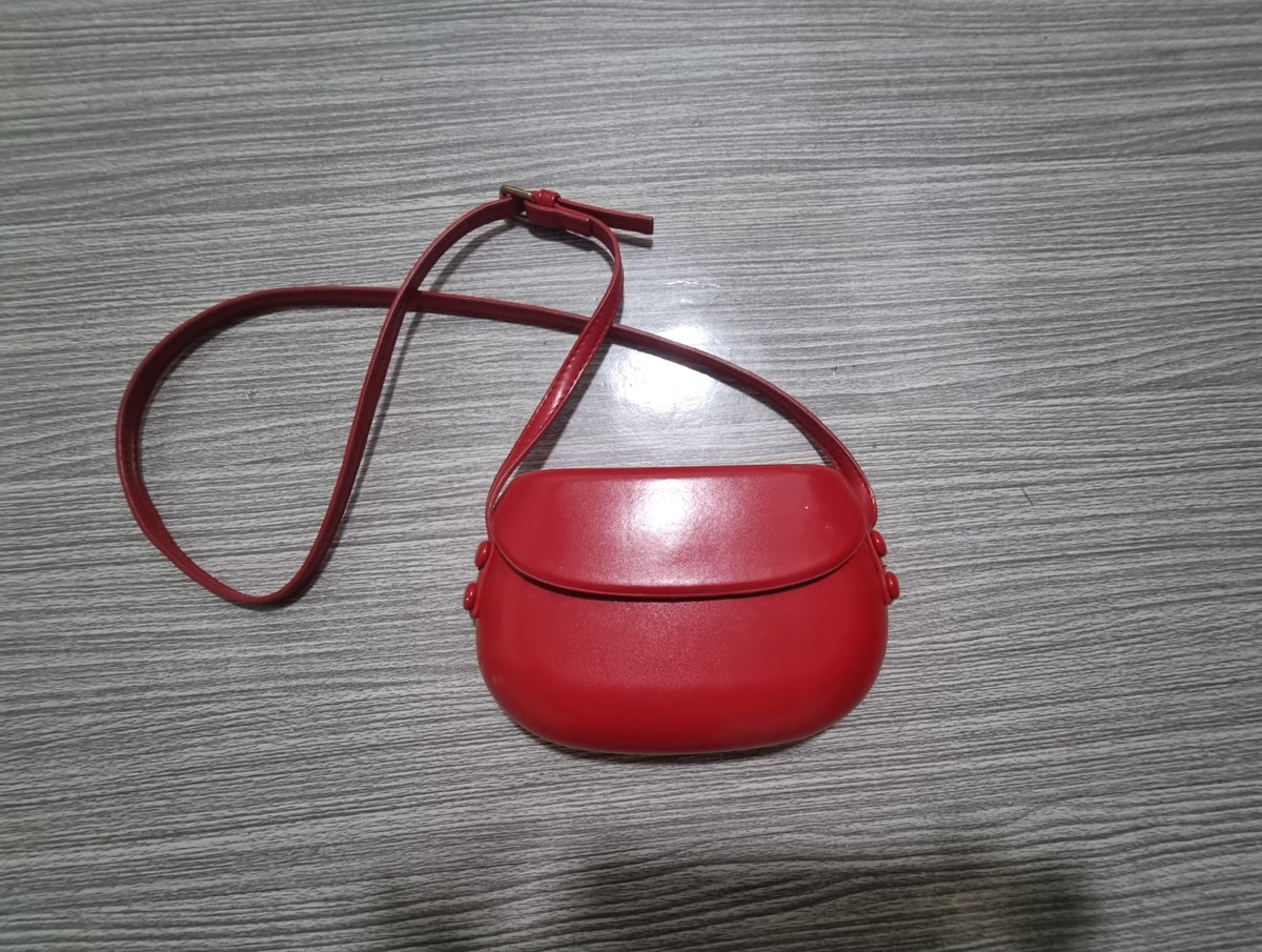 egingjring's tweet photo. กระเป๋าสีขาว 40฿ ทำความสะอาดได้

กระเป๋าสีแดง 80฿ from 180 https://t.co/MtwOFmtstV