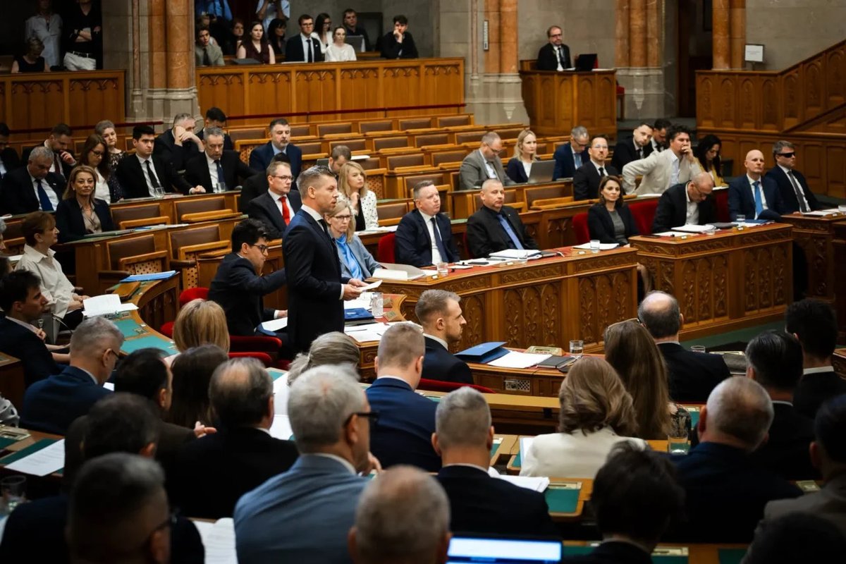 DNewsHungary's tweet photo. Tisza Party support falls sharply, but Magyar Péter’s party still dominates new poll dnh.​news/TVl3wc Click to read more #hungary #dailynewshungary https://t.co/ZVcnOTbDRE