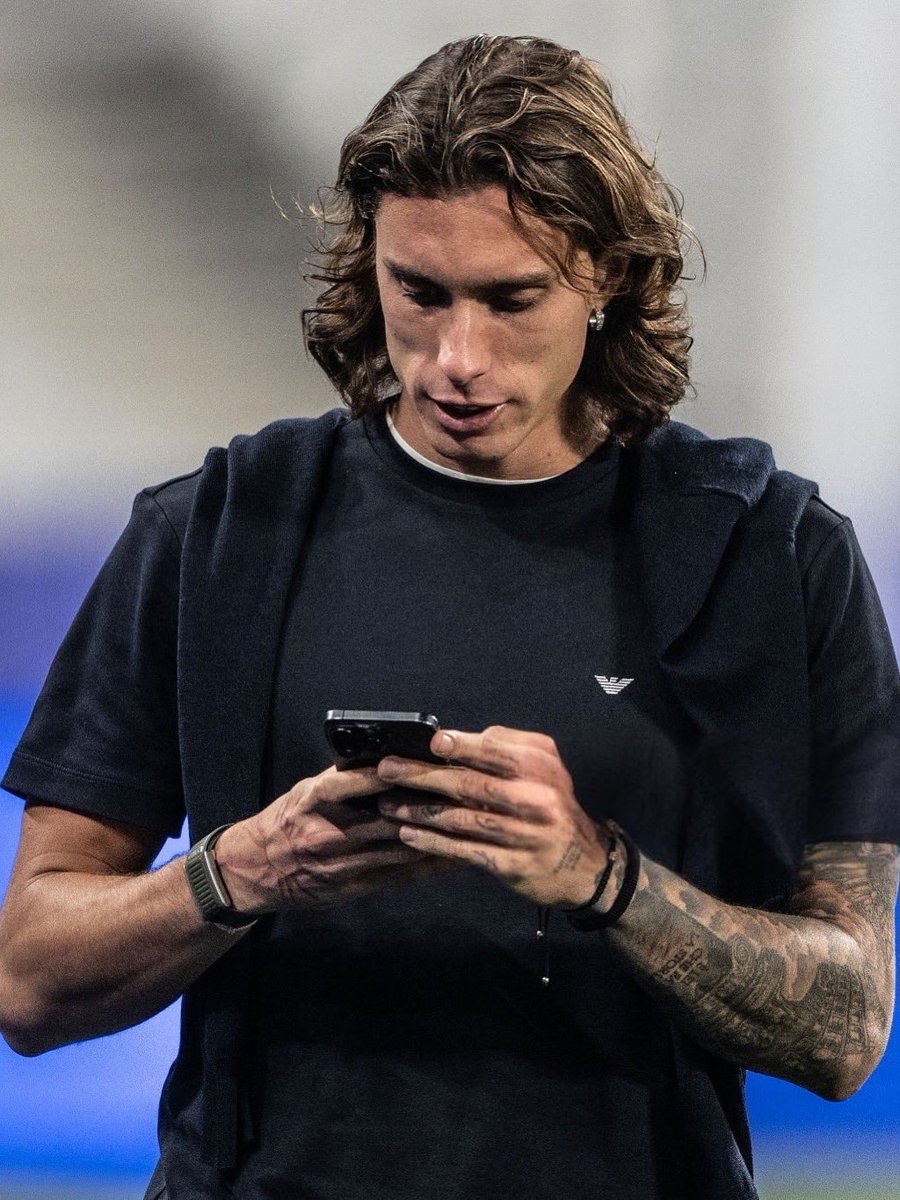 CalafioriFiles's tweet photo. More pics of Richy from walks around the pitch at Stade de France [📸 : Giancomo Cosua] #Calafiori #Azzurri https://t.co/mU4EWbhBSS