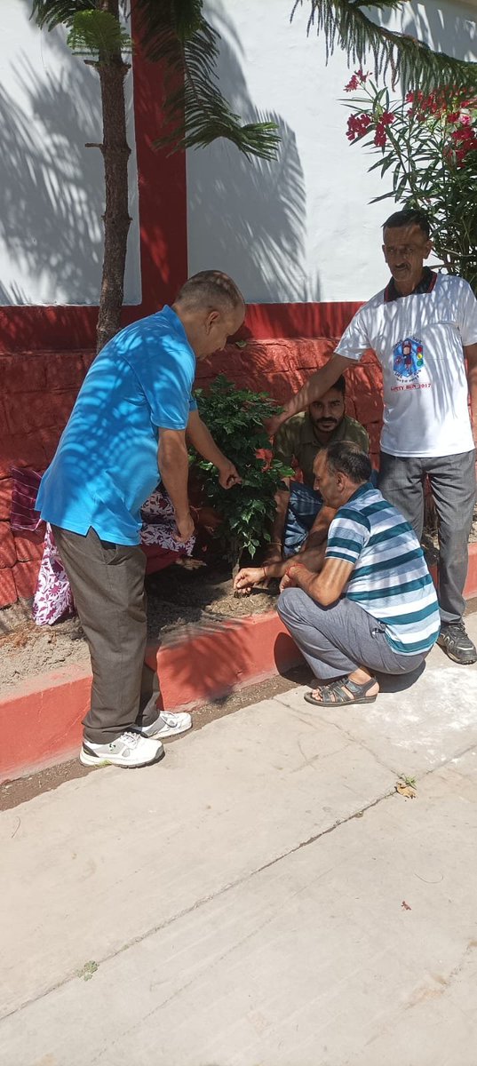 BilaspurSt53791's tweet photo. 🇮🇳 स्वच्छता ही सेवा | 2 अक्टूबर 🇮🇳
राष्ट्रपिता महात्मा गांधी जी की जयंती के अवसर पर भारतीय खेल प्राधिकरण प्रशिक्षण केंद्र, बिलासपुर एवं जल क्रीड़ा केंद्र, बरमाणा कोलडैम में “स्वच्छता ही सेवा” अभियान के अंतर्गत सार्वजनिक स्थानों पर स्वच्छता एवं साफ-सफाई अभियान चलाया गया। https://t.co/0fejxIm0vF