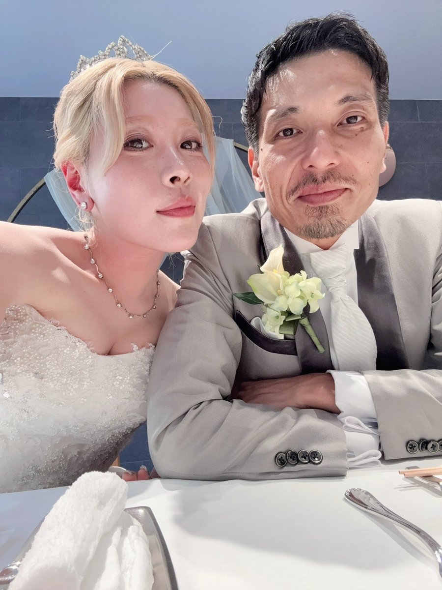fuyukofinlands's tweet photo. スーパーウルトラ結婚式。
せっかちに歩きすぎて新郎追い越そうとして怒られたりしました。
これからもよろしくダーリン。 https://t.co/BDCm5CtScd
