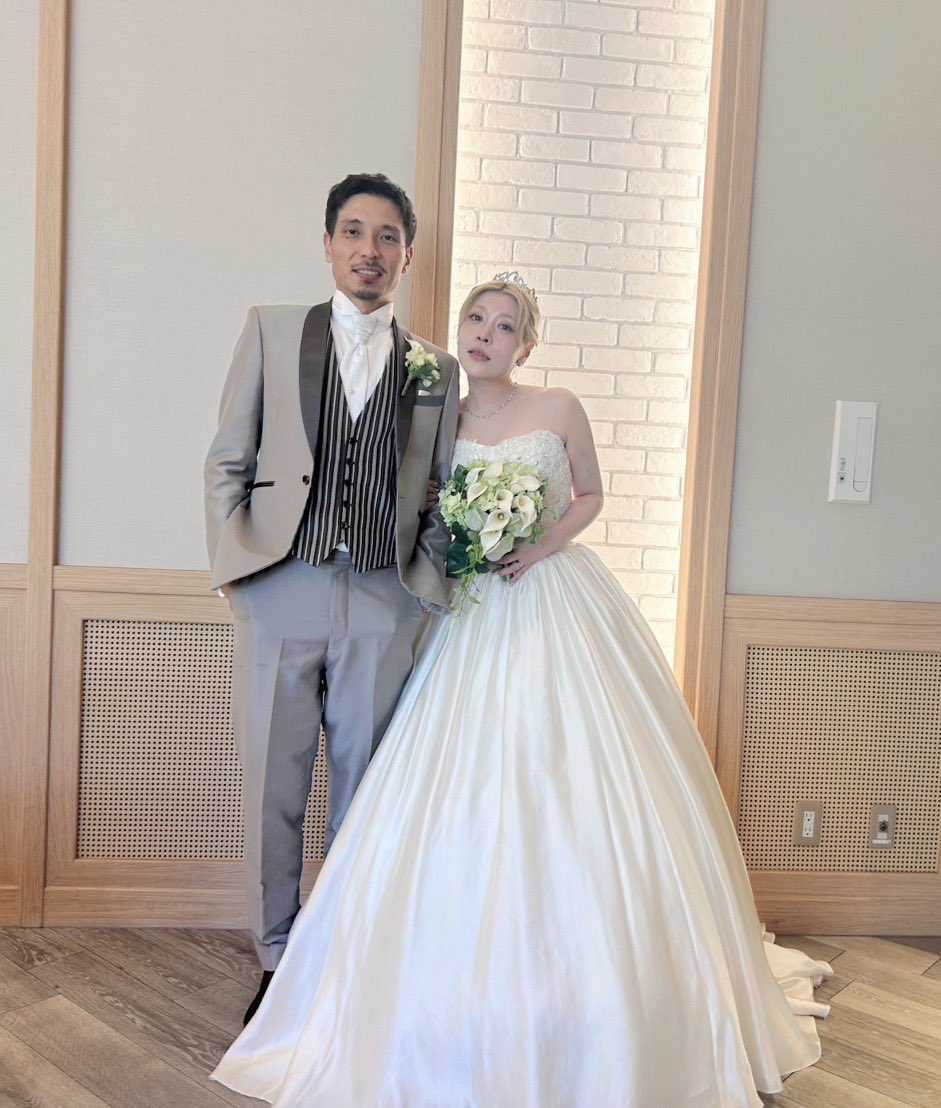 fuyukofinlands's tweet photo. スーパーウルトラ結婚式。
せっかちに歩きすぎて新郎追い越そうとして怒られたりしました。
これからもよろしくダーリン。 https://t.co/BDCm5CtScd