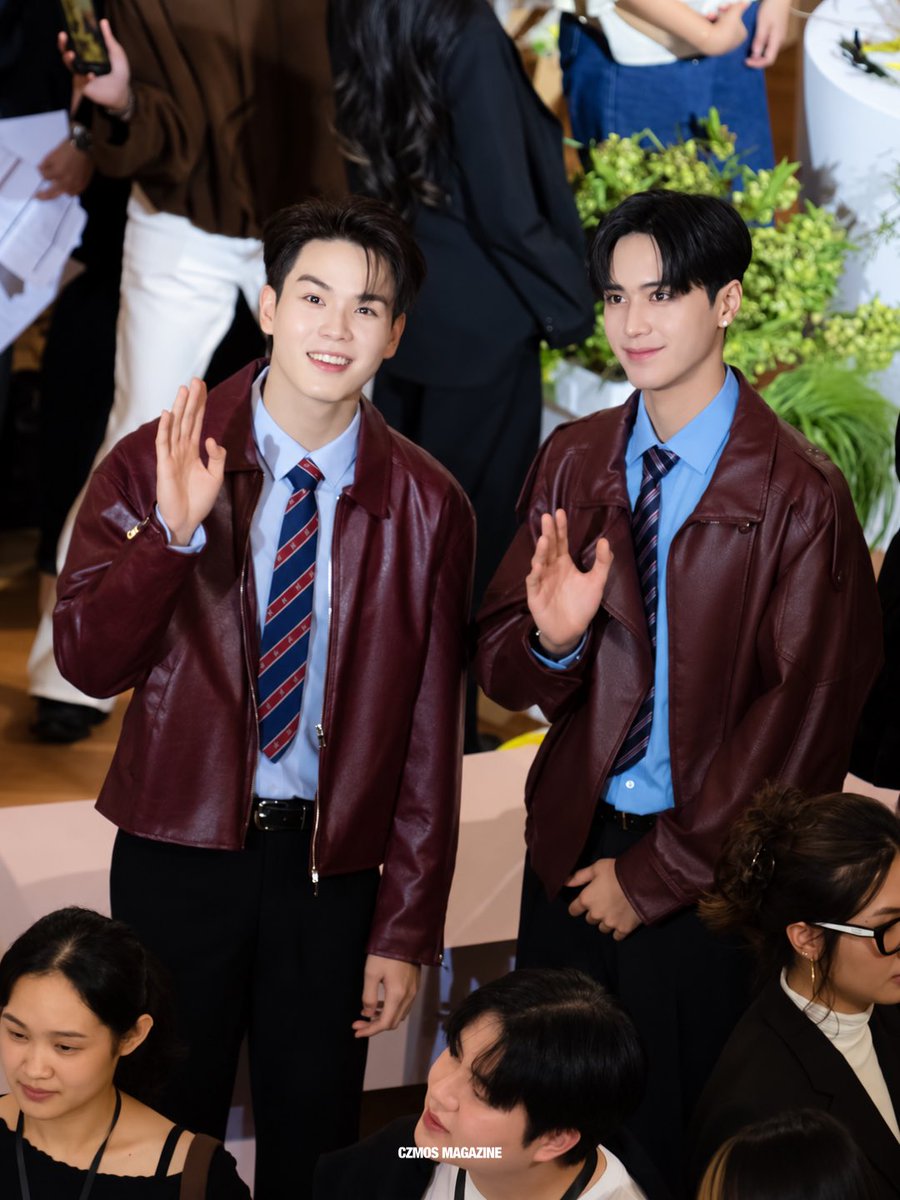 geosimeosiyeo's tweet photo. @Tesh0w_official and @PKrittanun_OFC at the opening of BAZAAR ART 2026 Presented by Central Embassy. #BAZAARArt #BAZAARArt2026 https://t.co/B2lDOXoiWs