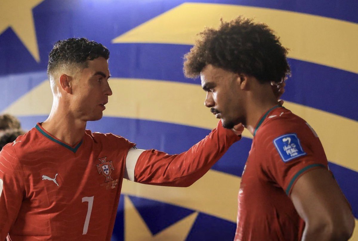 ANC_Updates's tweet photo. 🚨RENATO VEIGA TOLD NOT TO TALK ABOUT CRISTIANO🚨 

🚨Official: 
🇵🇹 Renato Veiga: “I'm very close to Cristiano Ronaldo, and he knows I have a lot of affection for him”.

“But I've been instructed not to talk about this. I can't talk about it”.

WA ⬇️
https://t.co/gPxZLMP8YO
#CR7 https://t.co/1IBlZJw4Bi