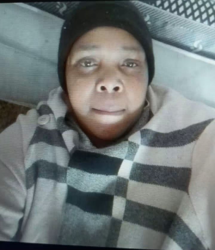 AdvoBarryRoux's tweet photo. If this appears on Your Timeline, Kindly Repost. This domestic worker from Zimbabwe disappeared with personal belongings, including bank cards, car keys and 3 phones. If you know her whereabouts kindly contact on 0787490331/ 0655063418 or the nearest Police Station. https://t.co/INDby0LKVs