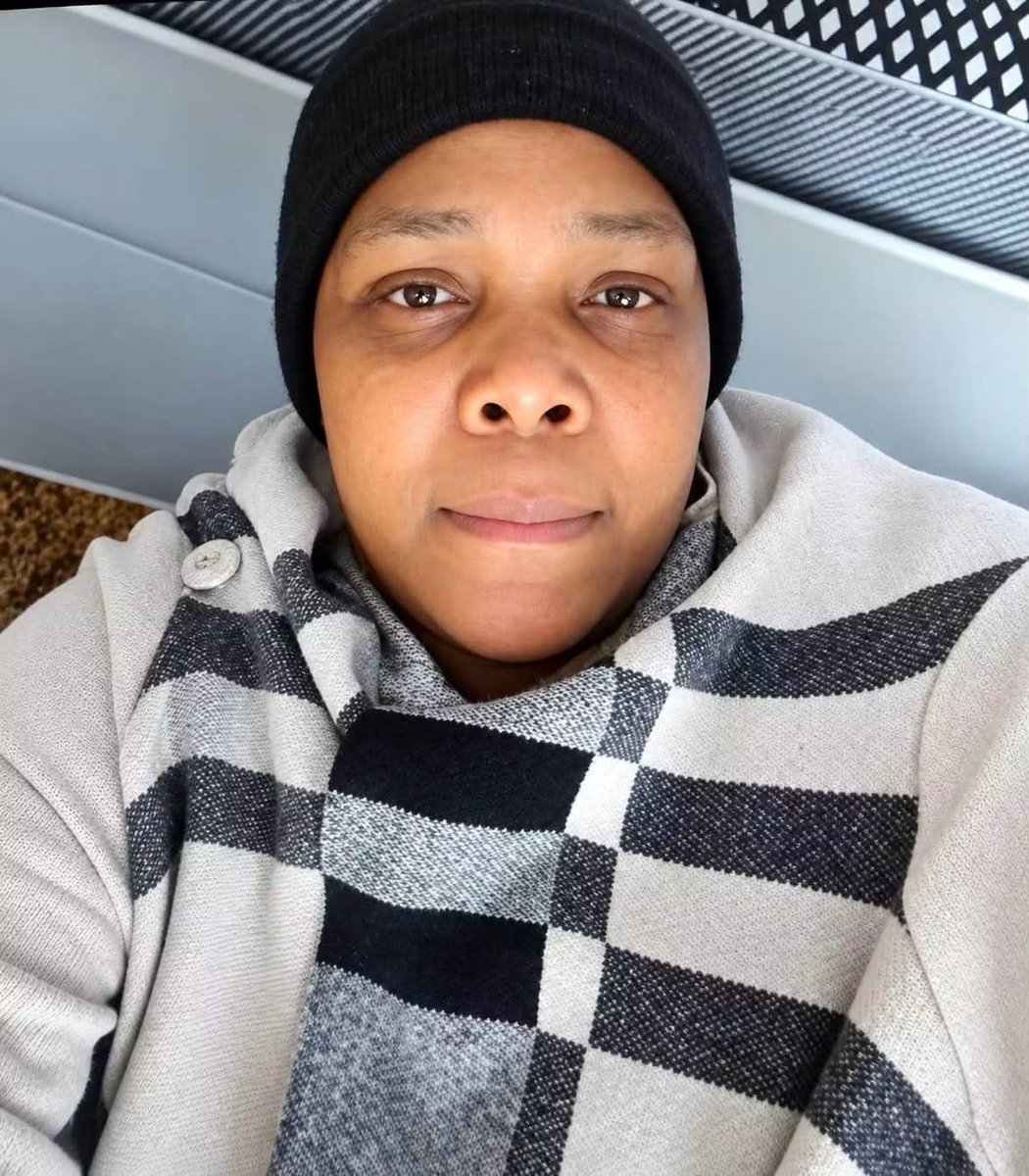 AdvoBarryRoux's tweet photo. If this appears on Your Timeline, Kindly Repost. This domestic worker from Zimbabwe disappeared with personal belongings, including bank cards, car keys and 3 phones. If you know her whereabouts kindly contact on 0787490331/ 0655063418 or the nearest Police Station. https://t.co/INDby0LKVs