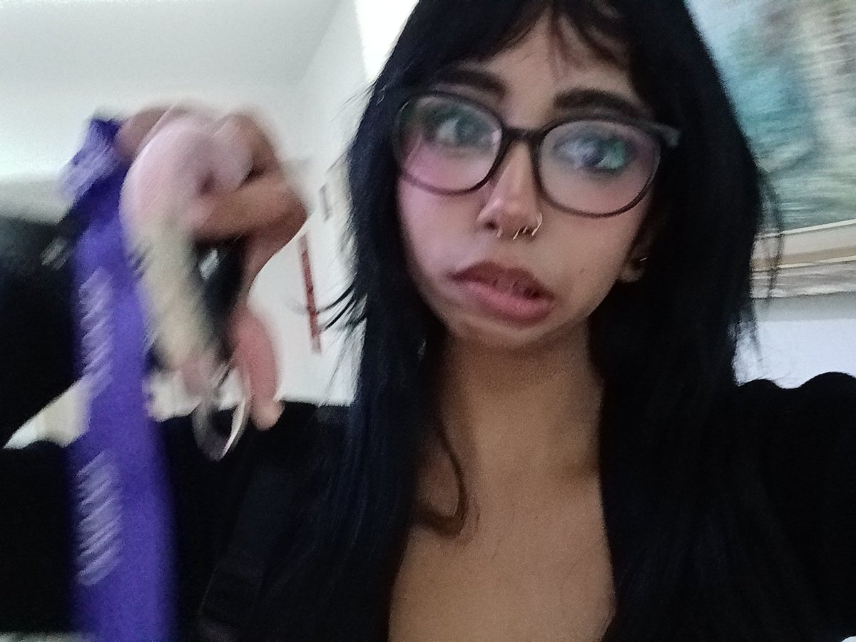 Anitatiuwu_'s tweet photo. Hola chicos :V https://t.co/bveQ8z53cv
