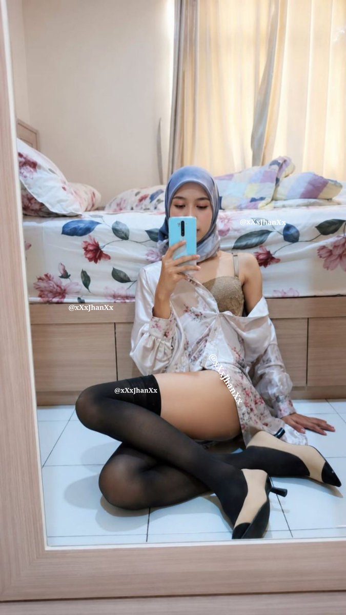 xXxJhanXx's tweet photo. today i rsa nak cari scandal,idk how to label it but someone la like sugardaddy, bestie, +1 something like that but tanak ada any feelings. ade ke eh?hihi. https://t.co/3nHlf9NhSv