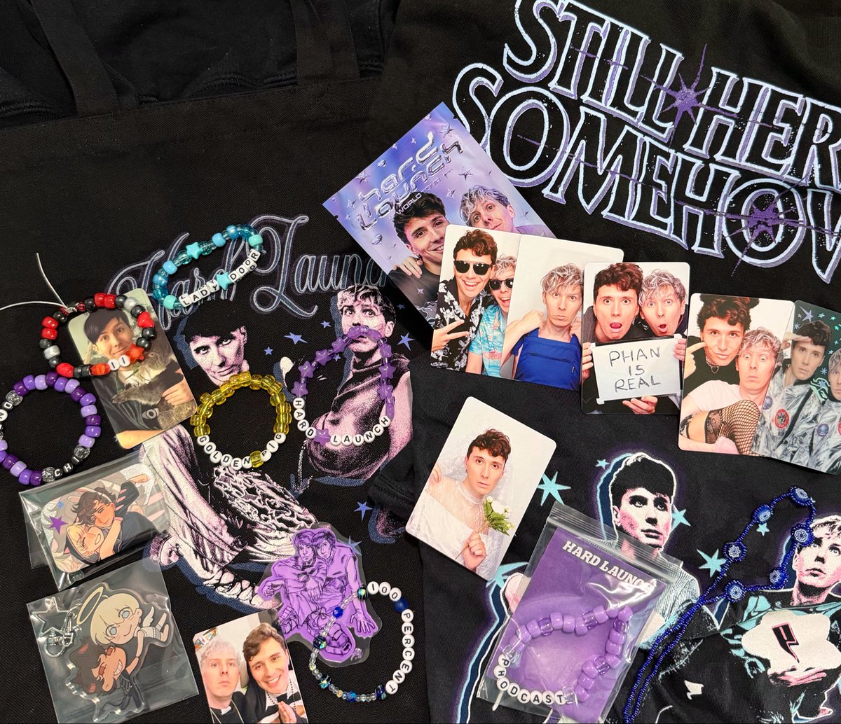 lostreality5sos's tweet photo. Hard Launch tour merch and freebie haul 💜 #hardlaunchchicago #hardlaunchtour https://t.co/c9AwZGYQVG