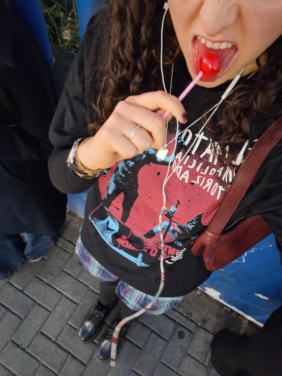 abanderada02's tweet photo. @ElMato  mejor noche de mi vida gracias.  (me vine sola al concierto) los amo https://t.co/muAQXEDapL