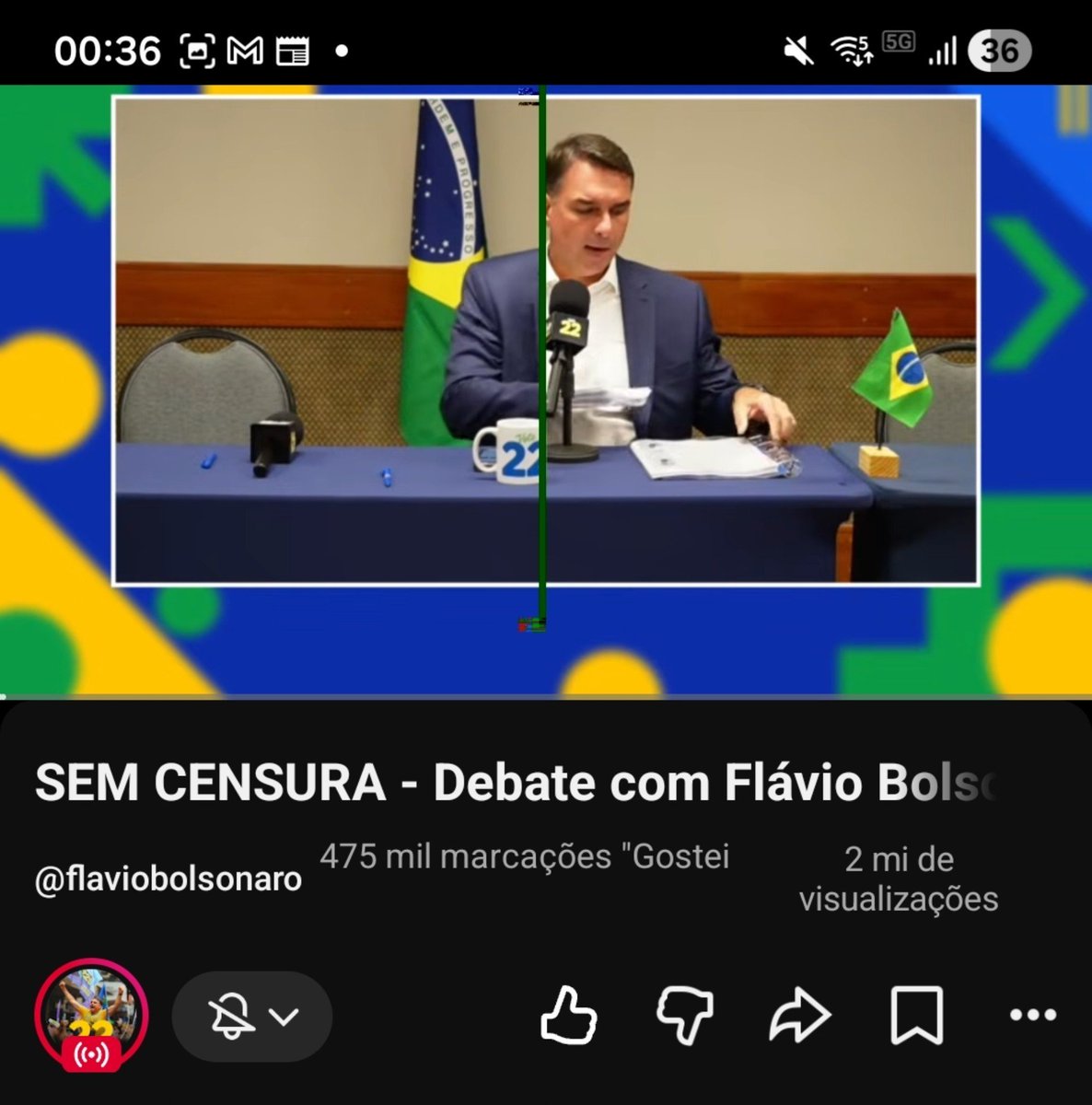 DDMered's tweet photo. Flávio Bolsonaro reclama de censura, enquanto faz uma live no próprio canal, pros próprios servos, sem permitir comunicação por chat. A razão?
     Ele não quer que o eleitor saiba que ele abandonou o debate por medo de que Renan Santos, um candidato da direita infinitamente mais competente que ele (o que não é difícil), tirasse a máscara de Flávio e mostrasse o idiota cagão que ele é.
    Ele tem medo de estar em um debate com alguém que o criticará, pois tem teto de vidro. Sabe que grande parte do eleitorado dele é frágil, afinal, quem é Flávio na fila do pão? Como senador, Flávio teve,apenas, 2 projetos da autoria dele, aprovados. Fala muito sobre "aumentar pena pro ladrão de celular", não aumentou, quem fez isso foi Kim Kataguri, do missão.
     Todos sabemos que esse patife não está concorrendo a presidência por uma questão de competência, mas sim por cosanguinidade. Muitos falam que vão votar em Flávio pela questão econômica, entretanto fica a pergunta,  qual competência ou experiência Flávio tem com economia? Simples, nenhuma, nenhuma formação ou experiência em economia, muito menos na necessária pra cuidar de um país como o Brasil.
     Agora vem a parte que mais me dói, não são os 143 milhões que ele recebeu de Voracaro, eu não espero que políticos sejam pobres, nem o fato que ele mudou de narrativa ao menos 43 vezes sobre a relação dele com Vorcaro e o caso master, não esperava mais que fosse inocente. 
     Eu poderia dizer que é a relação dele com a milícia, como na blindagem do milíciano responsável pelo assassinato de Ana Clara, que sequer foi julgado, imagino que ter tanta influência ajude nisso, honestamente, um dos poucos êxitos de Flávio, mas não consigo elogia-lo. Mas seria mentira dizer que esse é meu maior ponto de desgosto nesse ser vil, pois todos os dias tragédias como essa acontecem.
     O que mais me dói, acima de todas as outras coisas, é o fato de que ele está atentando contra nós, o povo brasileiro. A família Bolsonaro não é brasileira, não de verdade, não como eles dizem que são, patrióticos. Essa quadrilha tem se manifestado a favor de tarifas ao próprio país, interferências estrangeiras no Brasil. Sabemos o que acontece quando os Estados Unidos vem aos países alegando trazer democracia. Cavalo de Troia. Eles trazem guerra e derramamento de sangue, Flávio não se importa, tudo que importa pra ele é sentar no trono, mesmo que tenha sido construído com os cadáveres dos apoiadores.
      Bolsonarismo a essa altura, não se importa com roubo, pra eles, Lula roubou primeiro, se algo indica que Flávio rouba, é a mídia mentirosa ou então não é comprovado. Se Flávio protege um assassino de criança de ser julgado, bem, o miliciano ainda não foi julgado, logo é inocente, mesmo que o julgamento esteja sendo postergado desde 2021 até o dia de hoje. Não importa que ele tenha traído a esposa em orgia, afinal, os "homens" de seu eleitorado também pulam a cerca quando lhes convém. Não importa que ele esteja trazendo intervenção estrangeira, afinal, são os ESTADOS UNIDOS, os salvadores do mundo, mesmo que esse seja o ano com mais conflitos militares desde o fim da segunda guerra mundial em 45. Não importa que o pastor de Flávio tenha escrito um livro chamando a padroeira do Brasil, a virgem Maria, de "meretriz" e comparado seu culto a prostituição, pois não foi o próprio Flávio que disse, mesmo que ele tenha citado outro trecho do livro.
     Flávio traiu cada um dos princípios que se tornaram lema de sua campanha, Deus, Pátria e Família. 
Traiu a família, quando deixou a esposa em casa cuidando das filhas, enquanto participava de uma orgia, a famigerada "Bolsoruba".
Traiu Deus, quando o pastor que lhe batizou chamou a virgem Maria de "meretriz" e o catolicismo de prostituição e Flávio nada falou para contrariar, em vez disso, citou uma frase do livro em anúncio "o Brasil é do nosso Senhor, Jesus Cristo", um apito de cachorro, para aqueles que leram o livro.
     Enfim, traiu a pátria, de todas as formas...