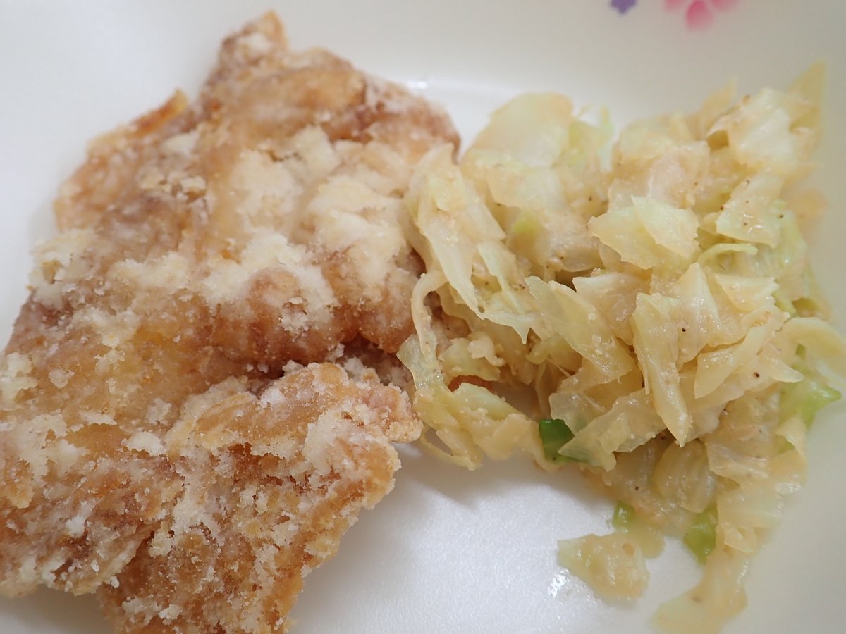 kasugaikyushoku's tweet photo. 10/2　#今日の給食

━━　小学校　━━
・ごはん
・牛乳
・白みそ汁
・鶏肉のから揚げ
・キャベツのごまじょうゆ和え
━━━━━━━━━

#春日井市　#愛知県　#から揚げ

\\ 　給食レストラン　//　開催します！！

2026/11/14(土)　・　2026/11/15(日) https://t.co/3TK33h29Zm