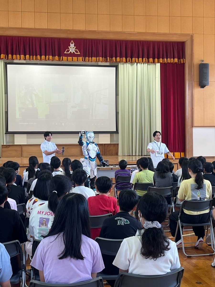 wadypop's tweet photo. 本日は小笹小学校でオーガマンと
「オーバードーズ危険薬物乱用防止」授業
本日の質問コーナー！当てた後にどんな質問したらいいですか？初めてでした👍10/11と31のイベント遊びにきてね👌

学校関係者の方、オーガマンと無償訪問しますので気軽にお問い合わせください📣
#ドゲンジャーズ #オーガマン https://t.co/CB6YuXn9AY