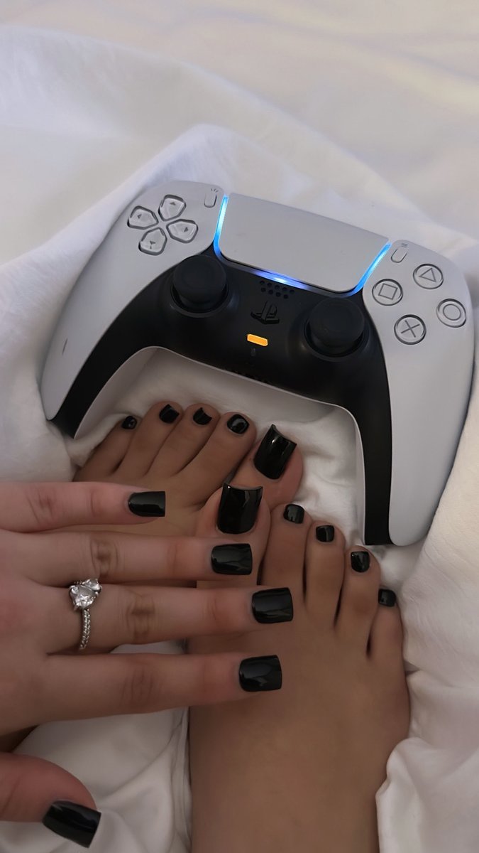 jaywalkingfeet's tweet photo. leveling up 🖤💝 #prettyfeet #feet https://t.co/uHFv3Kw14C