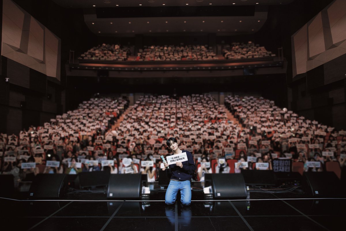 Pledge2026's tweet photo. 2026 HYUNJAE 1st FANMEETING [The Present for you]

🎁 BEHIND PHOTO OPEN 🎁

팬미팅의 비하인드 사진이 EXCLUSIVE에 업로드되었습니다.

무대 위에서 함께했던 순간들을 지금 PLEDGE에서 만나보세요💐

📸 https://t.co/ookQu1EvHo

#현재 #HYUNJAE
#The_Present_for_you
#PLEDGE https://t.co/7CoAmIsL1S