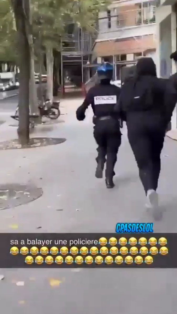 JMLnay's tweet photo. @RTLFrance La répression policière elle est là avec vous dans cette pièce ?

@RTLFrance vous devriez identifier ce militant comme partisan d'extrême gauche, ce n'est absolument pas quelqu'un d'objectif https://t.co/j4o5MDGYKF