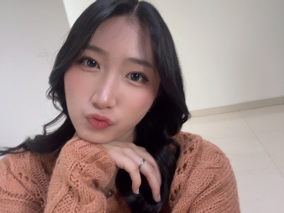 Levi_JKT48's tweet photo. #LeVriday nya autumn bgt https://t.co/sXxzafHF5V