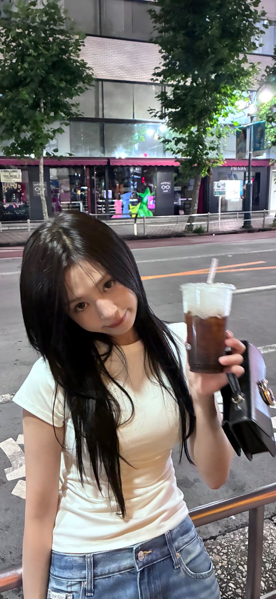 exxarbi's tweet photo. #AHYEON #아현 https://t.co/rQVr1VkNU8
