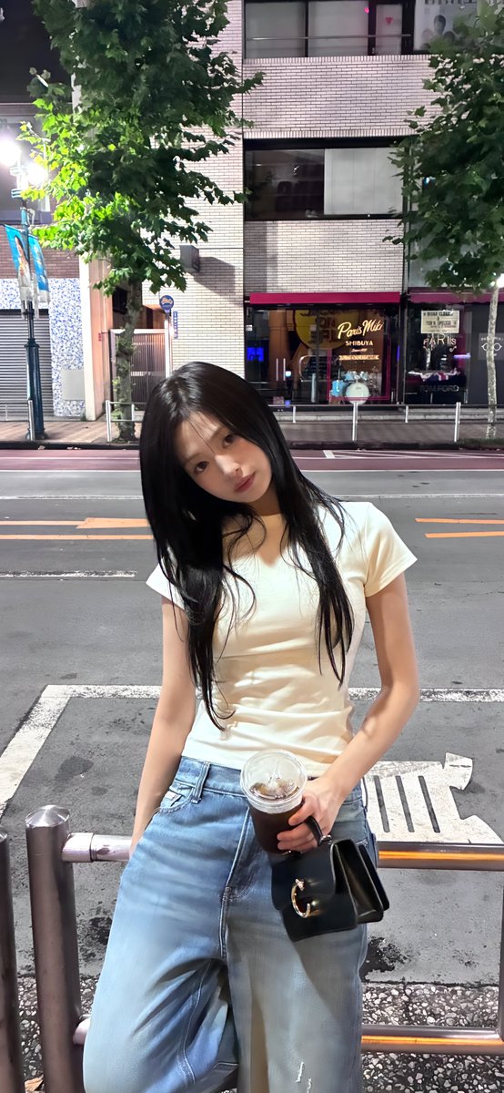 exxarbi's tweet photo. #AHYEON #아현 https://t.co/rQVr1VkNU8