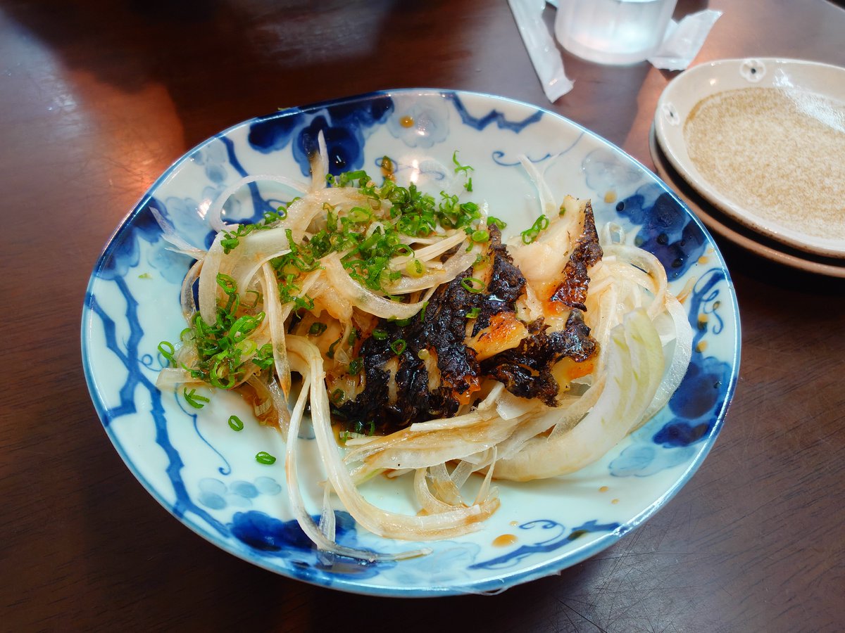 crawlinghenzin's tweet photo. 鍋焼きラーメン！
うつぼのたたき
またポケモン https://t.co/V178txqZE8