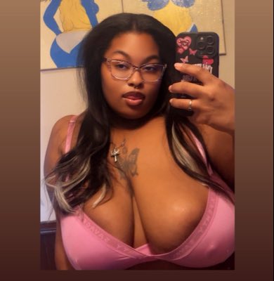 HBarbiexx's tweet photo. #NewProfilePic I need someone to help me finish painting my canvases 🎨 https://t.co/UULJ7POQiM
