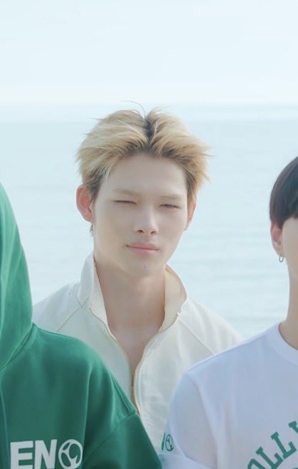 dowhateverh's tweet photo. 눈이 얼마나 부신건지 감도안옴진짜 https://t.co/habT5LrECN
