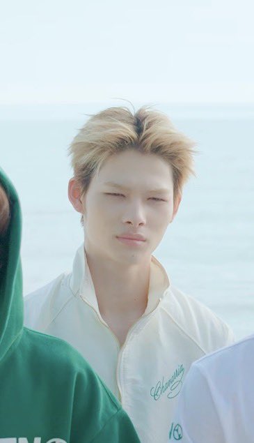 dowhateverh's tweet photo. 눈이 얼마나 부신건지 감도안옴진짜 https://t.co/habT5LrECN