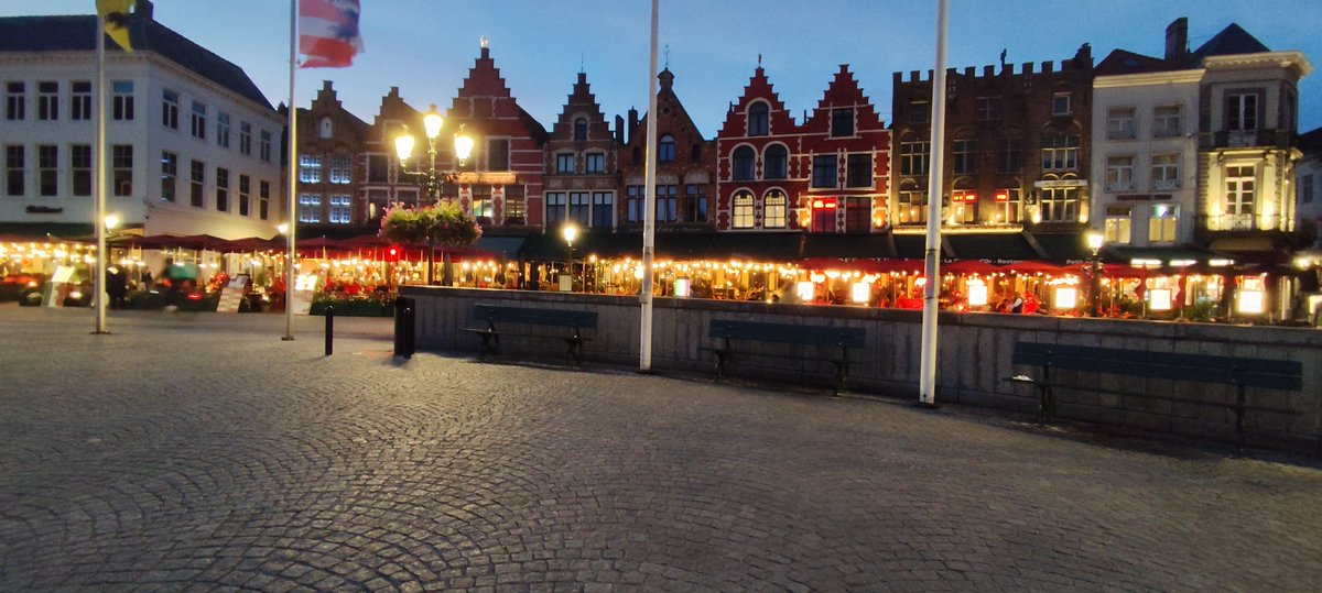 AnjataLorca's tweet photo. Hello
Friday today
Aquagym🩱 this morning
Cooking loumpias with rice 🍚
Work on my new pirate cosplay 🏴☠️ it's for a Con : end October
Weather is cloudy 🌥️
I wish you a good day❤️
Grand place by night Bruges
#Teambasement https://t.co/IresXikJVK
