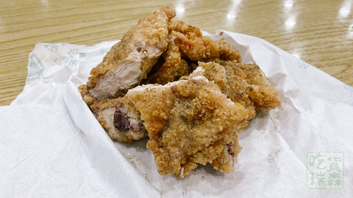 FoodieResen's tweet photo. 招牌寫牛乳大��，
靈魂卻是炸雞排！
薄衣卡滋作響，
肉厚汁多帶蒜香。
配上濃如奶昔的碎冰木瓜牛奶，
熱油香碰上極凍奶香，
絕妙冰火感太過癮！

🍜 https://t.co/dcD6UkRPJW

你先啃雞排還是先喝牛奶？

📍 三重牛乳大王
🚇 新北市三重區重新路二段73號
#瑞森慢活中 #新北美食 https://t.co/gb5GwGtwai