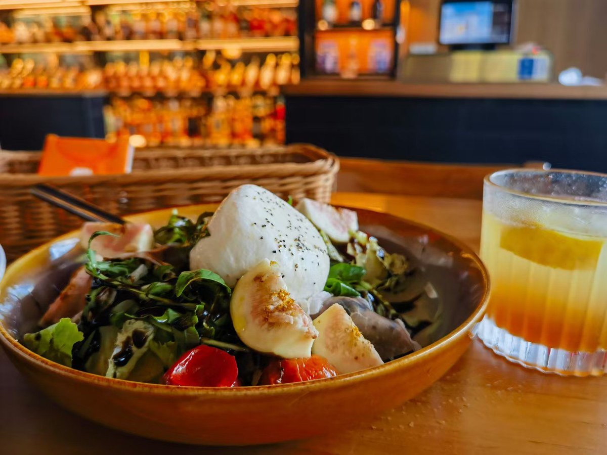 joant_node1_851's tweet photo. Life’s little wins Choosing a low-fat salad that fits your cozy vibe – no ties that bind, just smooth vibes to create moments that belong to your inner zen~ https://t.co/X5hHzWzAUp