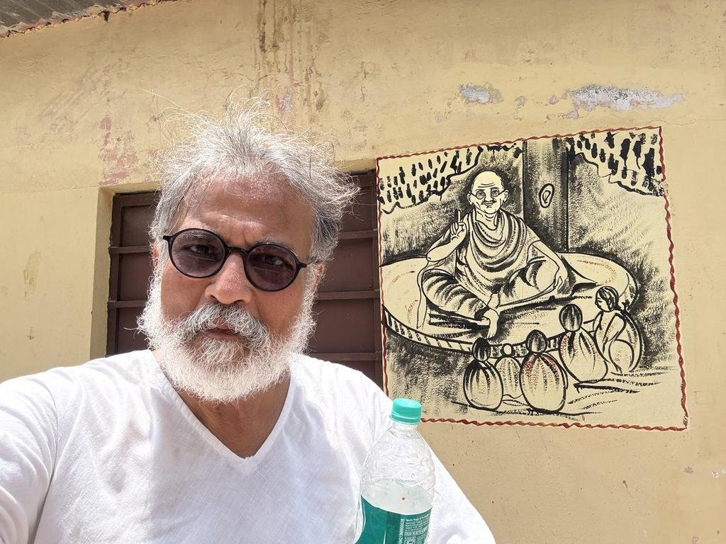 HistoryCell's tweet photo. "सावरकर की तरह बापू अंग्रेज़ों द्वारा फेंके गए टुकड़ों पर नहीं पलते थे।"

-तुषार गांधी https://t.co/GpHBjReN0n