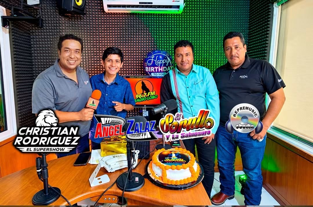 CristianTuxpan's tweet photo. LA ÚLTIMA FOTO DE SEPTIEMBRE 2026.

Festejando a Alberto Méndez El sorullo y la sabrosura oficial

Acompañado de Angel Zalaz y Reinaldo Presa Murillo alias Repremusic Oficial

Desde RADIO LOBO 96.7 Es La Que Manda. https://t.co/wNMkhNXqsZ