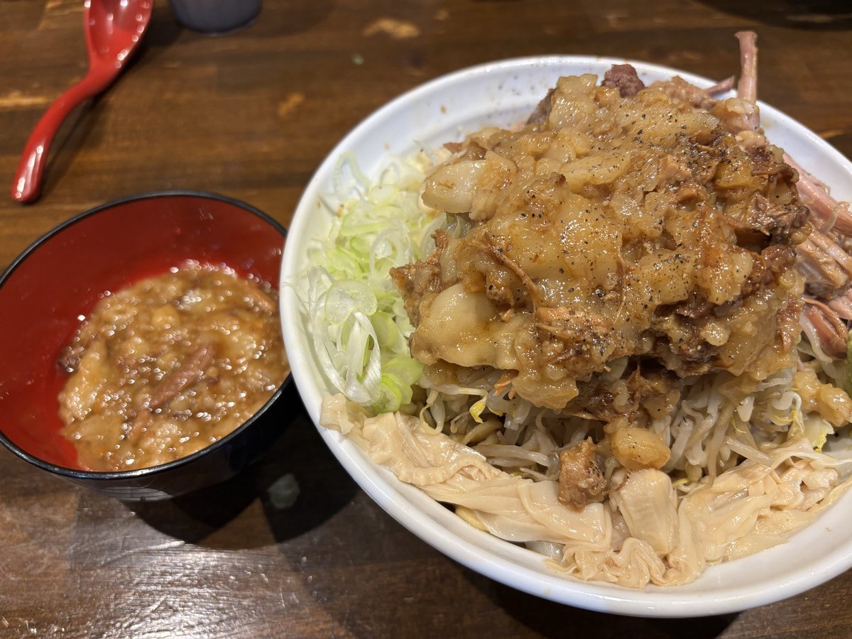 pattern_warabi's tweet photo. こんちは！こへです。

マルキまたお邪魔してきました☺️
いつも美味しいラーメンをありがとうございます

10月のイベントは、くじ引き！
4半荘毎に1回くじが引けるとか？？

幸運の持ち主は一体誰だ⁉️

ご来店お待ちしております。

【本日のメンバー】
週一
きのぴ
ささ

ゆう
bb https://t.co/WMkow8IBtp