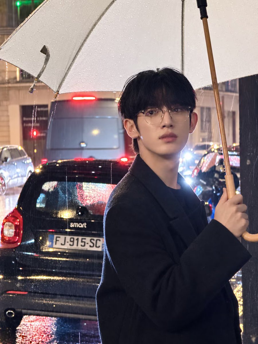 htilb9's tweet photo. 비 내리는 파리 밤, 빛나는 시우의 미모

PARK SIWOO IN PARIS💜
#PARKSIWOO
#PARKSIWOOxPFWSS27 https://t.co/jDqOfv9L68