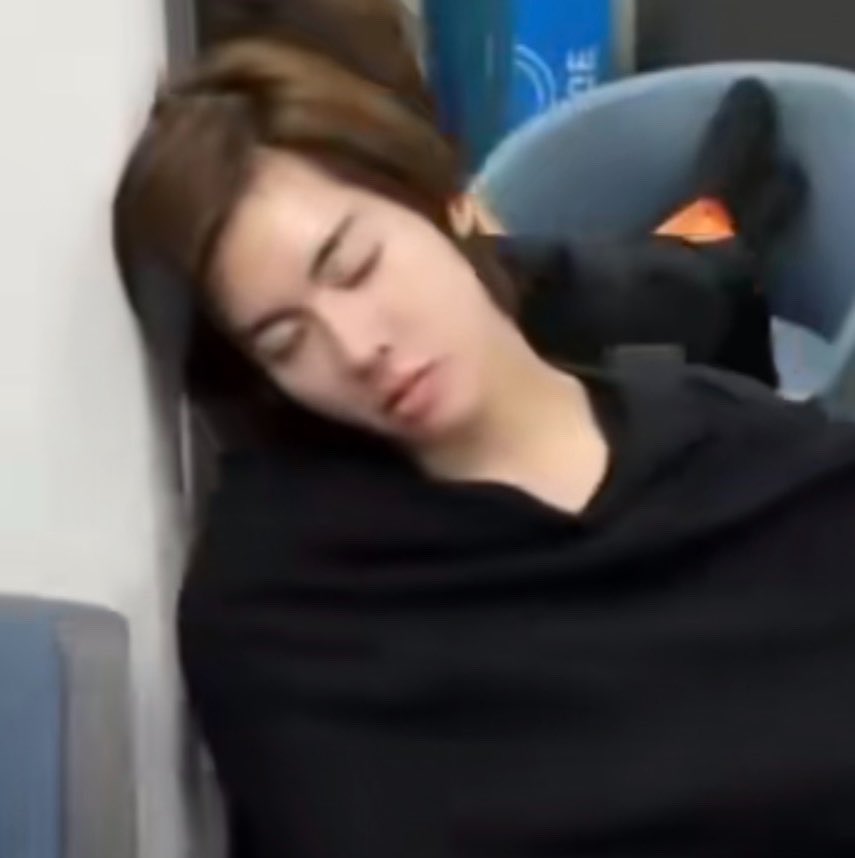 pchymysn's tweet photo. 1วันของเราต่างกัน ชัดเจนในเลนตุวเอง 55555555555555555555555555555555 https://t.co/tFLCKUHgaO
