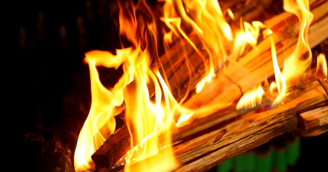 ekzmdpsvb's tweet photo. “A warm fire glows, and together we stand strong—embracing every glowing moment with those we cherish ”， https://t.co/HExJ67IFj1