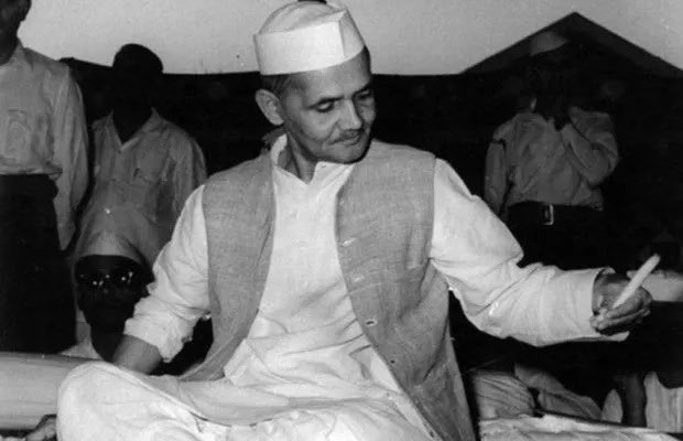 _lokeshsharma's tweet photo. देश के पूर्व प्रधानमंत्री श्री #LalBahadurShastri जी की जयन्ती पर सादर श्रद्धांजलि। 
उनका उद्घोष #JaiJawanJaiKisan देश की आत्मा से जुड़ा है और जोश का संचार करता है। शास्त्री जी की सरलता एवं विनम्रता अनुकरणीय है। https://t.co/FuvwgP7lly