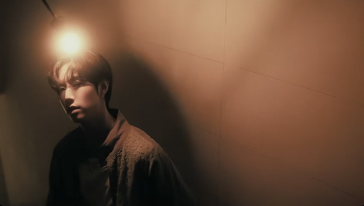 Thairath_Ent's tweet photo. #NIGHTLIGHT (feat. MILLI) เป็นยังไงกันบ้างค่ะ แต่ที่แน่ๆ #มาร์คต้วน หล่อมากกกกกกก ดูเพลิน ฟังเพลินมากค่ะ เฬิ่ชชชช

#MarkTuan
#段宜恩 #마크
#ไทยรัฐบันเทิง
#Thairath_Ent https://t.co/nKdn4BvgqQ