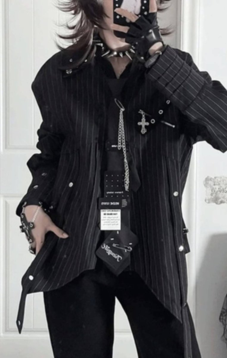 xxx7__keiya's tweet photo. 俺このシャツ買えばよかったし。けどなこれ
後ろのロゴ大きいねんな ロゴが無ければ良かったのかも？ https://t.co/6mx8rSBKIX