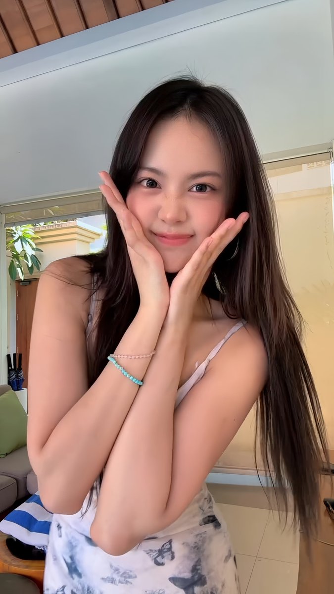 caermenie's tweet photo. ini mah carmen predebut era https://t.co/tyftxFGHhI