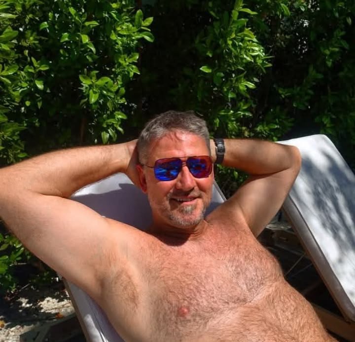 FORTY41FIRST's tweet photo. Who wants to chill and relax with me? https://t.co/yddO0y2XvG