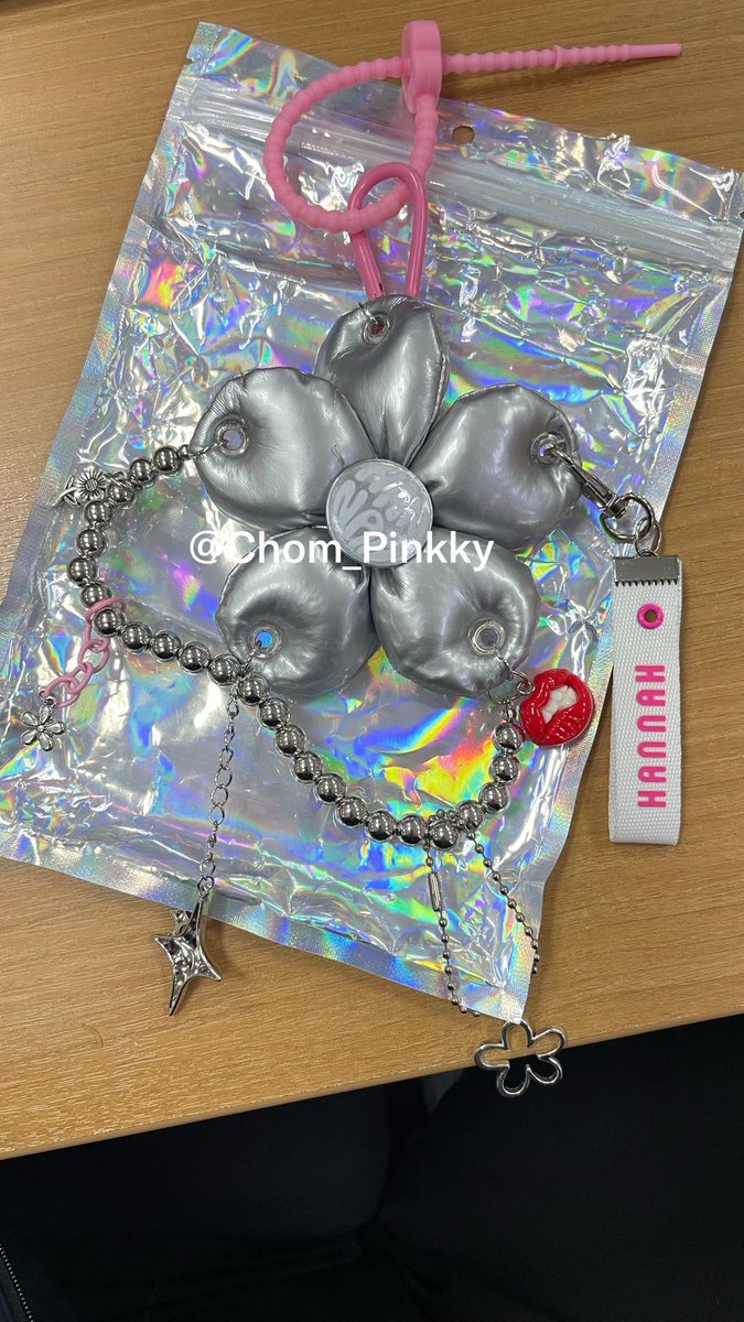 Chom_Pinkky's tweet photo. @Tannn0906 ได้ของแล้วค่า ฝ่าน้ำท่วมมาเร็วมาก ขอบคุณมากๆเลยนะคะ 🥰 https://t.co/9TA63qpJ1p
